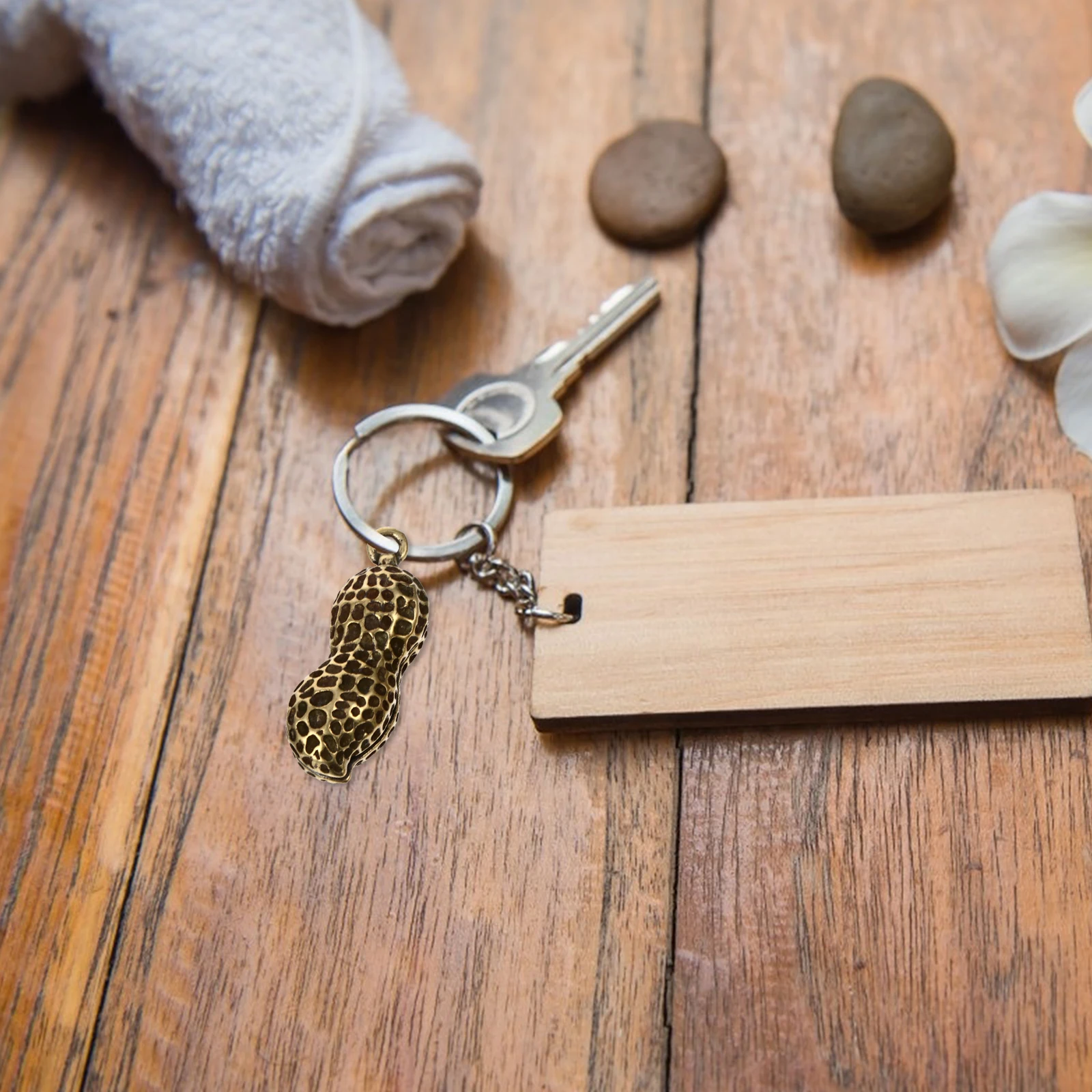 

2Pcs Peanut Shape Brass Key Chain Pendant Retro Color Durable Lightweight for Car Keys Bags Bracelets Accessories