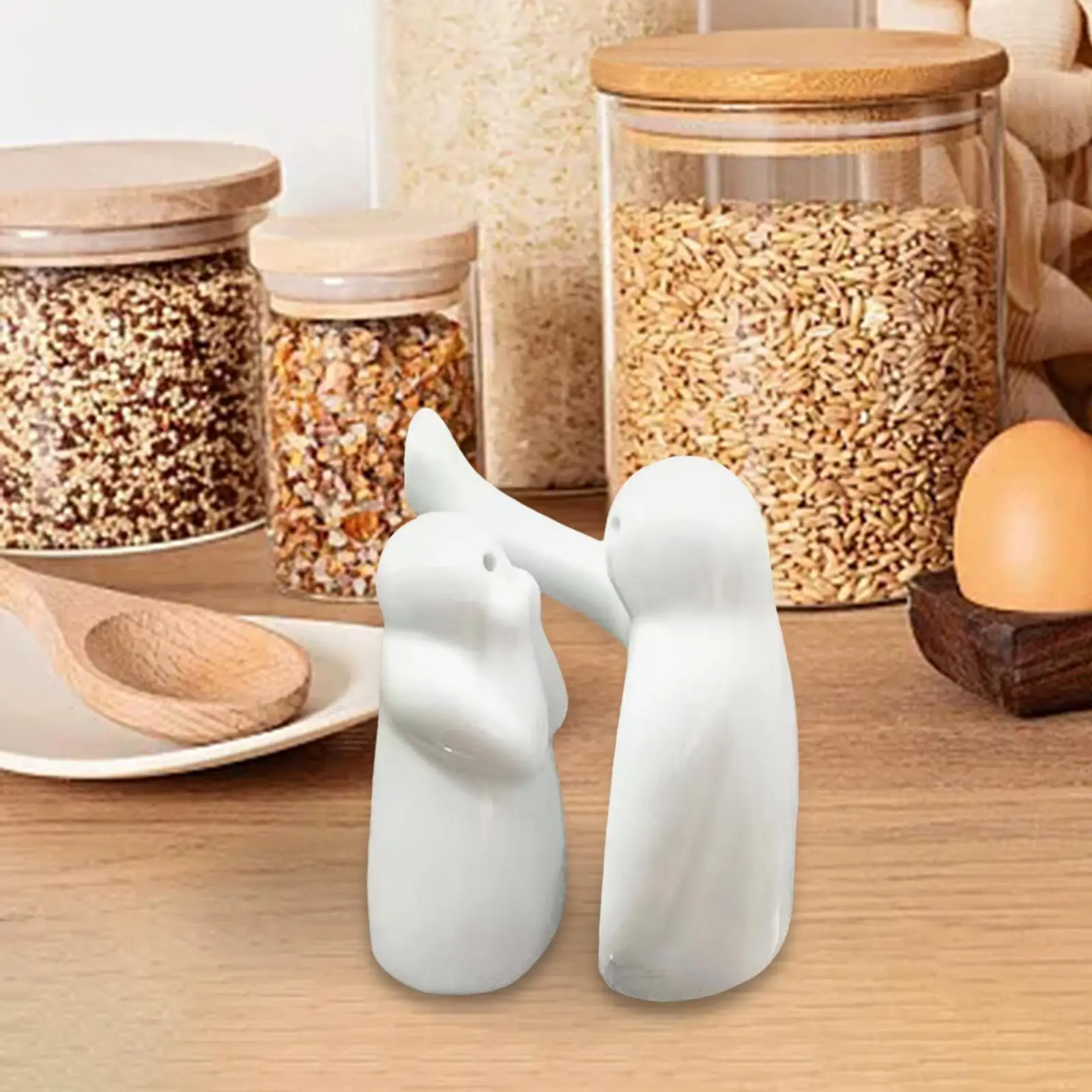 Salt Pepper Shakers Set Hug Couple Design Spice Holder Sugar Dispenser Seasoning Bottles Ornament Ceramic Seasoning Jars Novelty