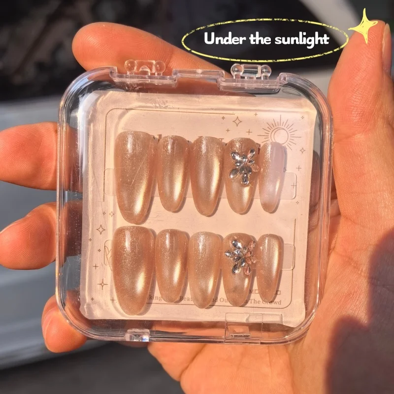 2025 New Golden Cat Eye with Fine Glitter Handmade Wearing Armor Winter Atmosphere Snowflake Nail Art Christmas Nail Art