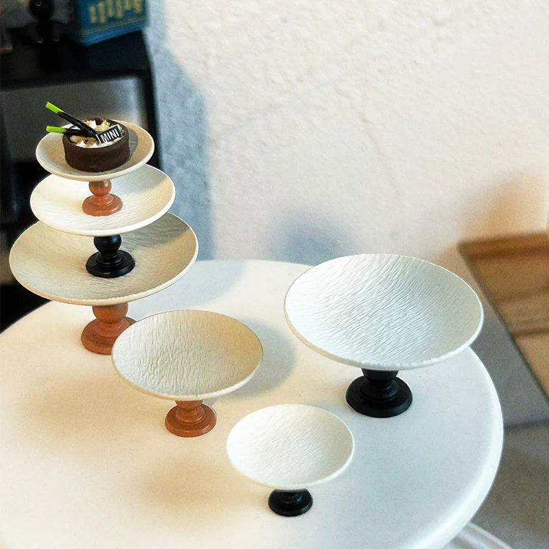 Bandeja con patrón en miniatura para casa de muñecas, modelo de pie alto, plato de fruta, Mini plato de comida para casa de muñecas, decoración de escena de comedor, bricolaje, 1 unidad