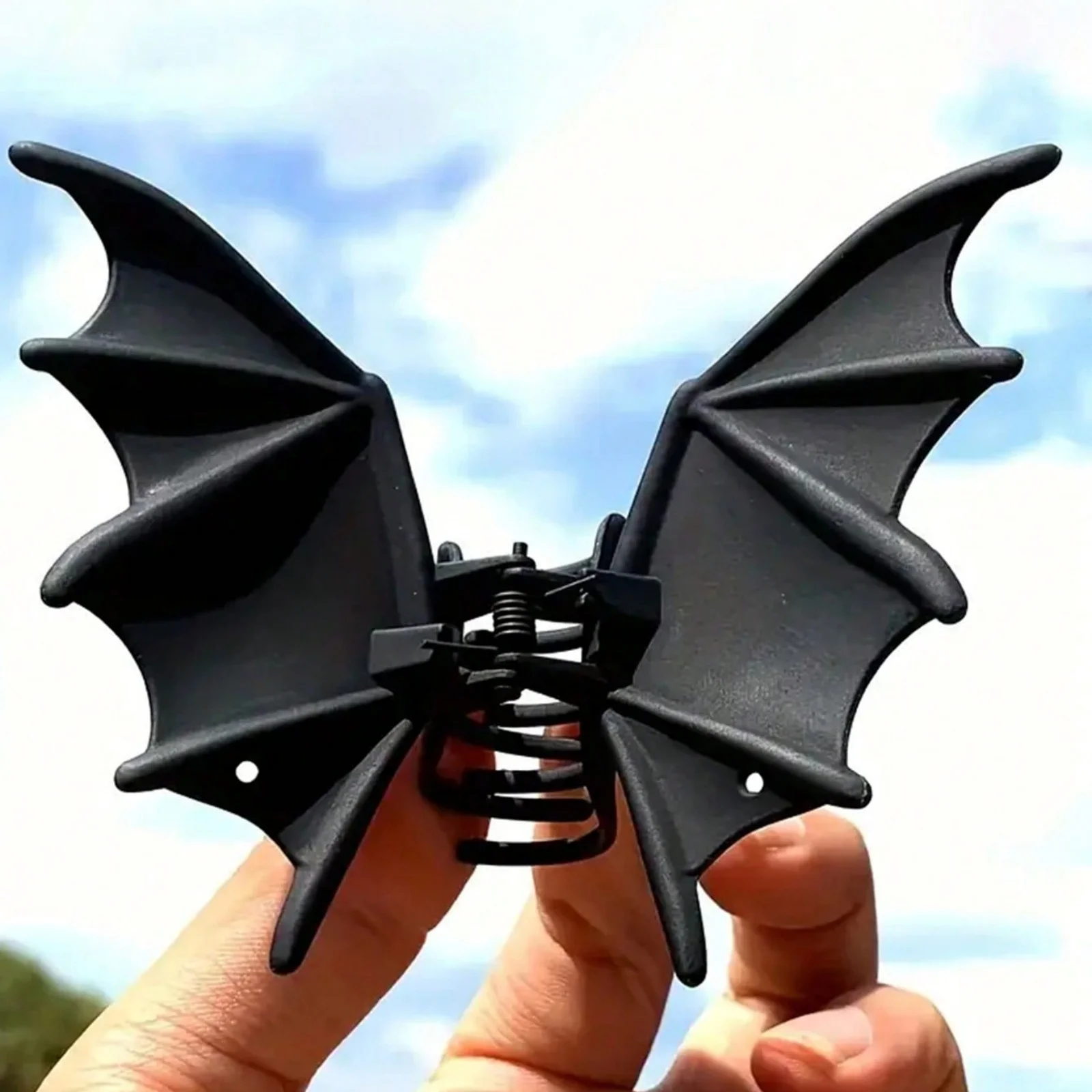 1Pc Gothic Punk Matte Black Bat-Wing Claw Clip, Elegant Women's Metal Ponytail Hair Accessory/Hair Claw, Suitable for Halloween image 3