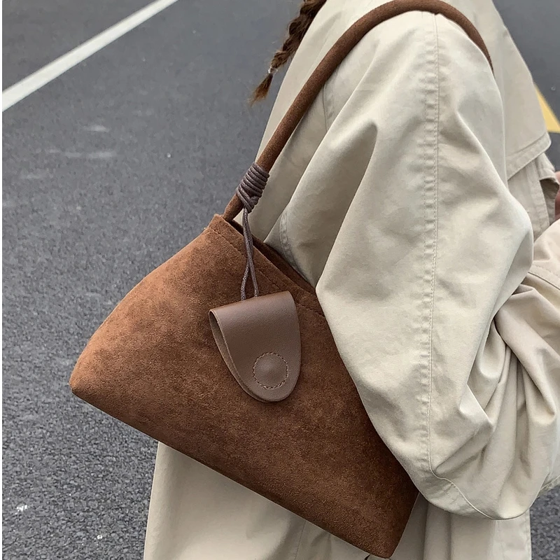 حقيبة يد نسائية صغيرة ريترو متعددة الاستخدامات بكتف واحد تحت الإبط تصميم رائع محمول لعام 2025 موضة الاتجاه