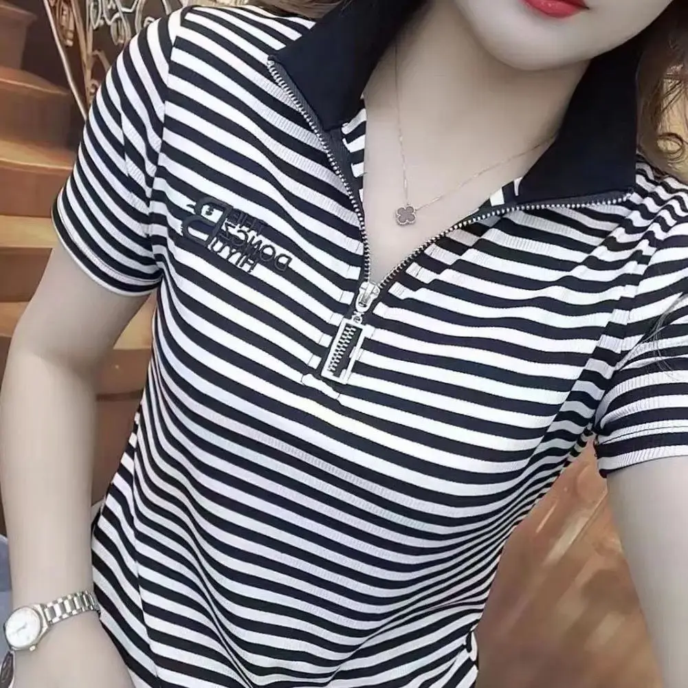 High-End Summer Women's T-irt Zipper Leading Stripe Faionable ort Sve Cover Belly Ele Top for Middle-Aged Mothers