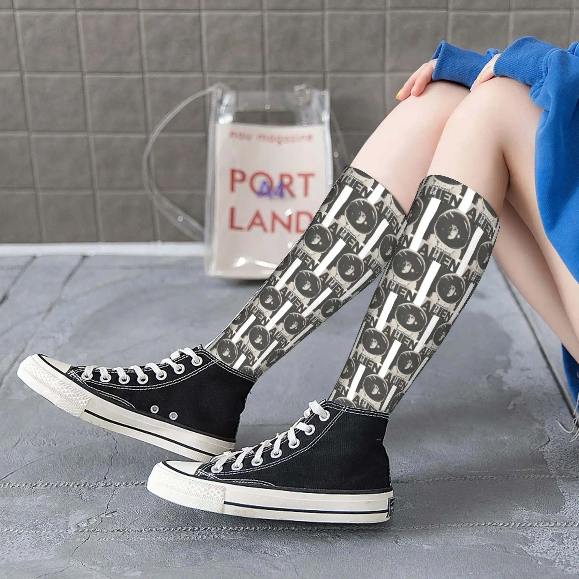 Medias de tripulación para todas las estaciones Alien 1979 calcetines Harajuku Crazy Hip Hop calcetines largos accesorios para hombres mujeres regalos de navidad
