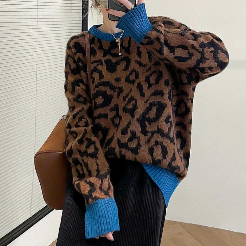 New autumn and winter sweater for women with thick and warm leopard print design, niche and loose fit, knitted sweater top