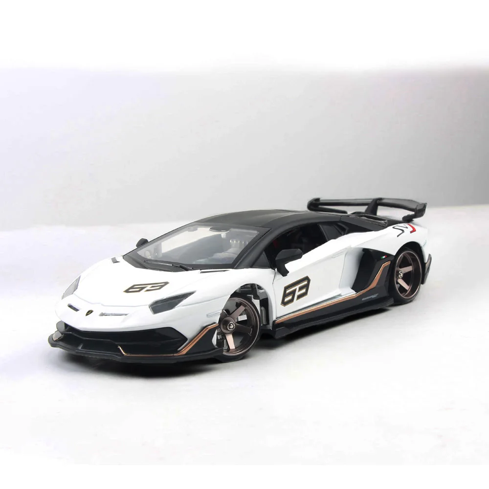 FATJAY RC Drift MINI-Q8 Toyota Supra 1/24 4AWD dengan Cangkang Logam Model Remote Control Mobil Balap RC