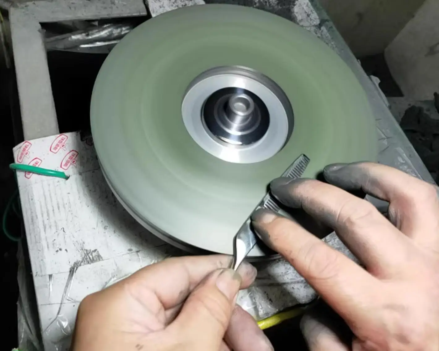 

150mm Knife Grinding Wheel for Steel Alloy Scissors Glass Rough Grinding to Semi-Fine Polishing Disc
