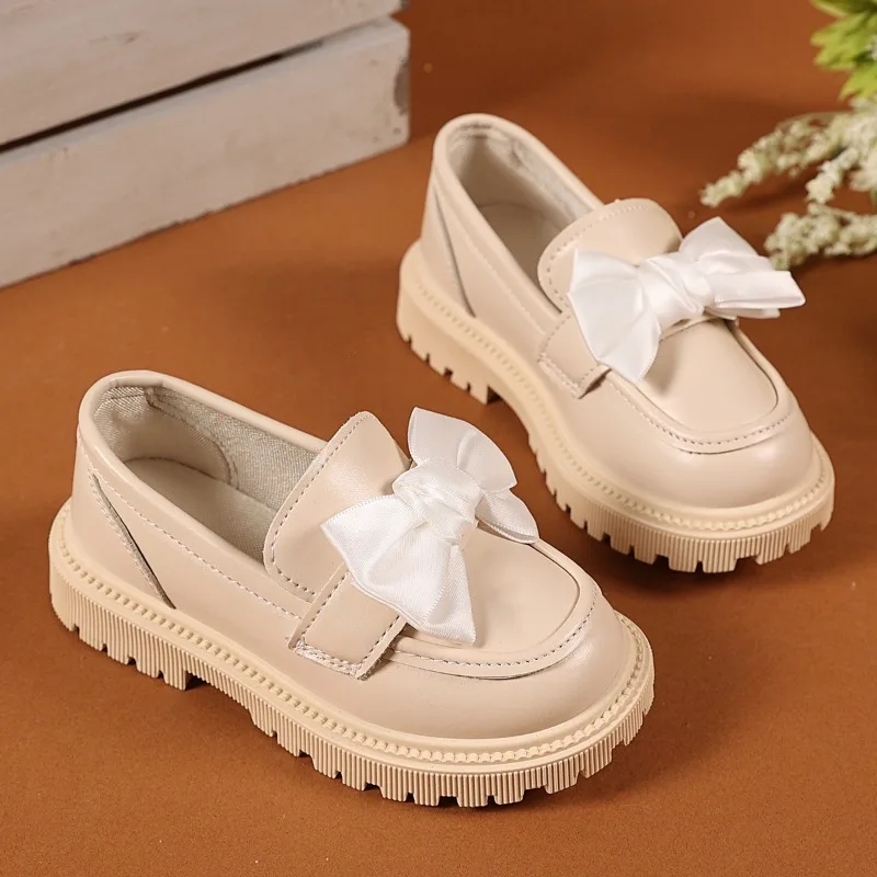 

Детская танцевальная обувь для выступлений, черные глянцевые туфли принцессы для девочек, весна-осень 2026, новые детские кожаные туфли на мягкой подошве