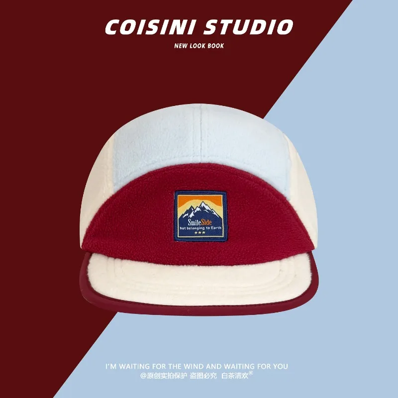 Japanische Farbblockierte Lammwoll-Baseballkappe mit Stickerei für Damen, Herbst- und Winter-Outdoor-Warmkappe mit flachem Schirm, Campingmütze für Herren – Detail 3