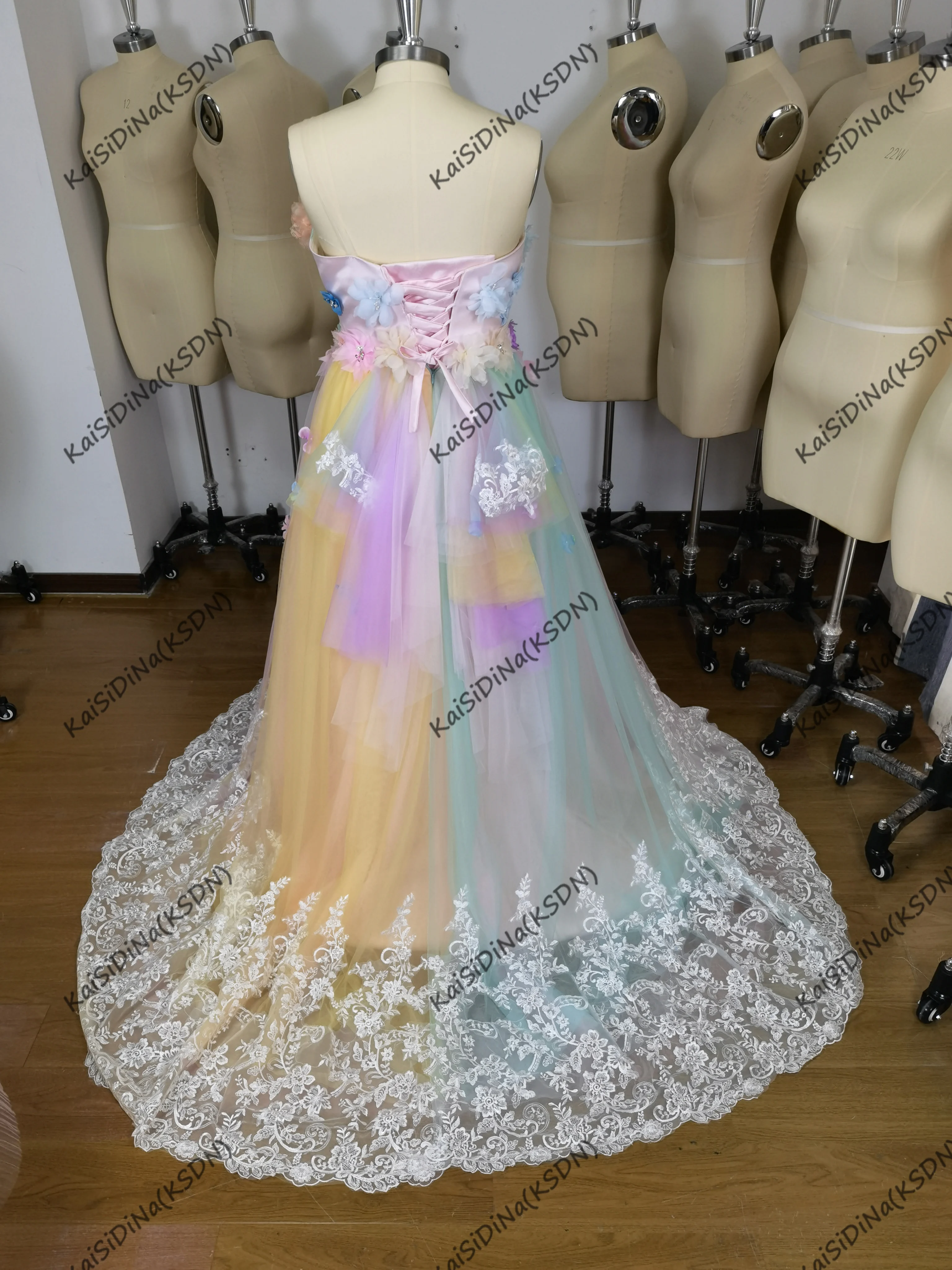 Mooie Kleurrijke Regenboog Tutu Prom Dresses 3D Bloem Kant Puffy Baljurken Vestido Formatura Abiye Ruches Avondjurken