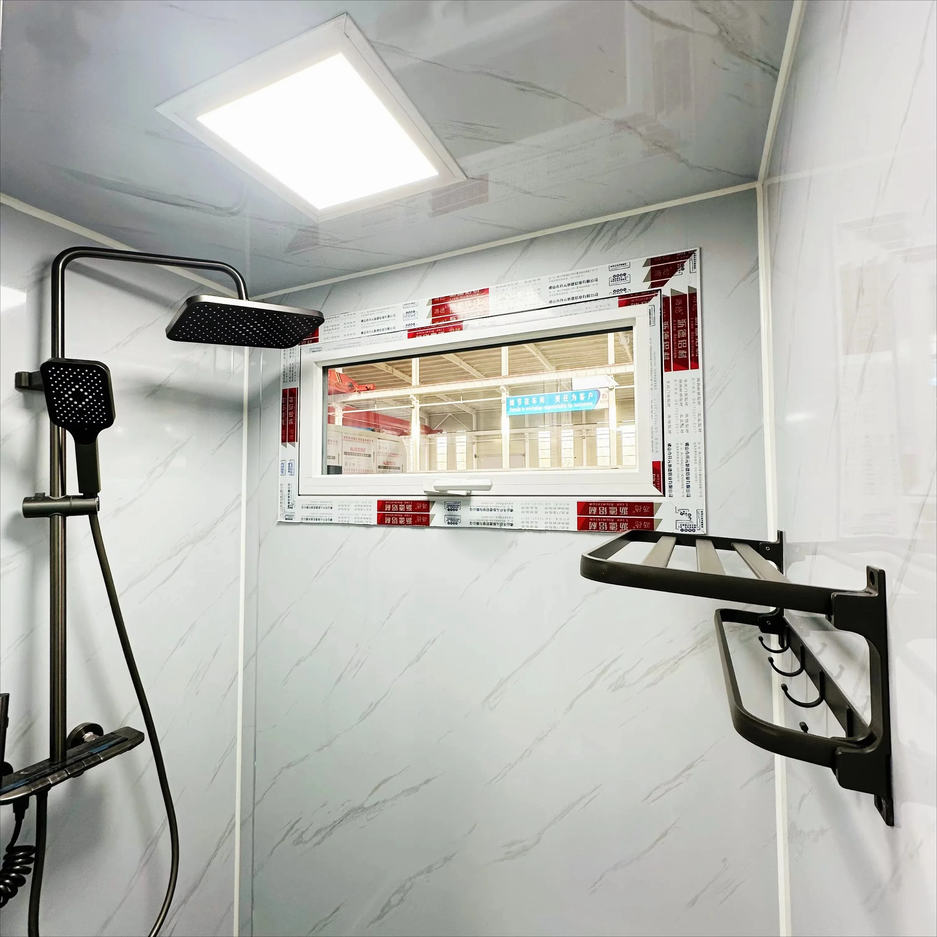 Moderna casa contenitore espandibile da 40 piedi, pronta da usare, facile da montare, piccolo carport da villa in acciaio realizzato con pannello sandwich