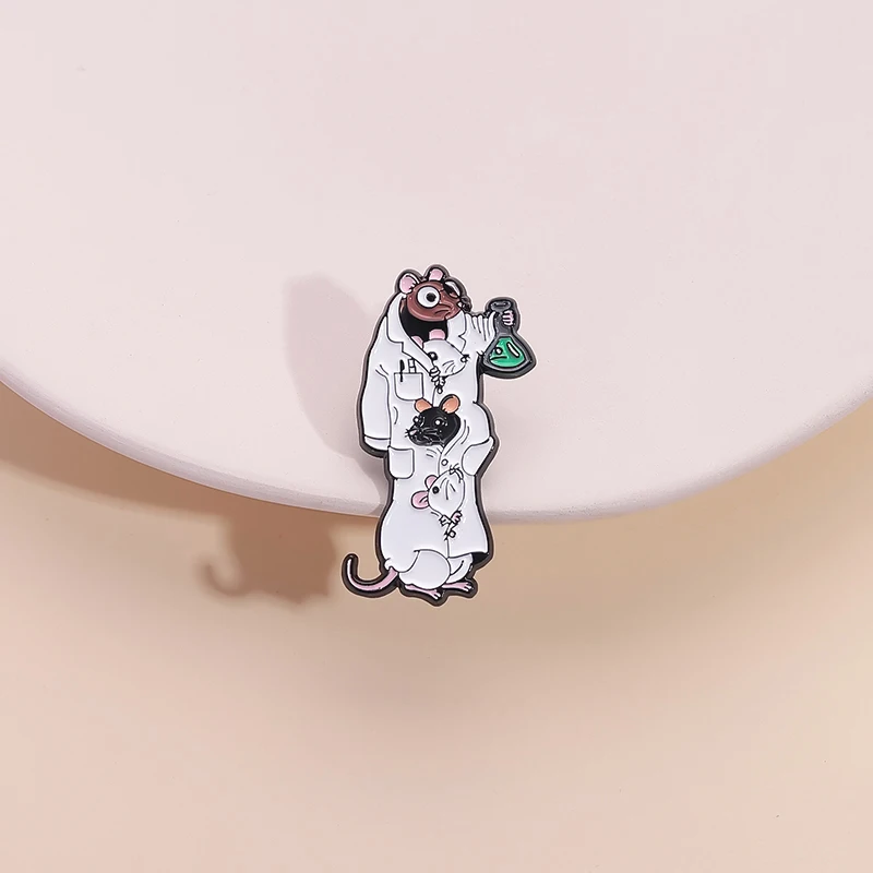 Hanreshe-Pin esmaltado de ratón para laboratorio de ciencias, broche de farmacéutico de laboratorio de química, insignia de solapa, regalo de joyería para estudiantes