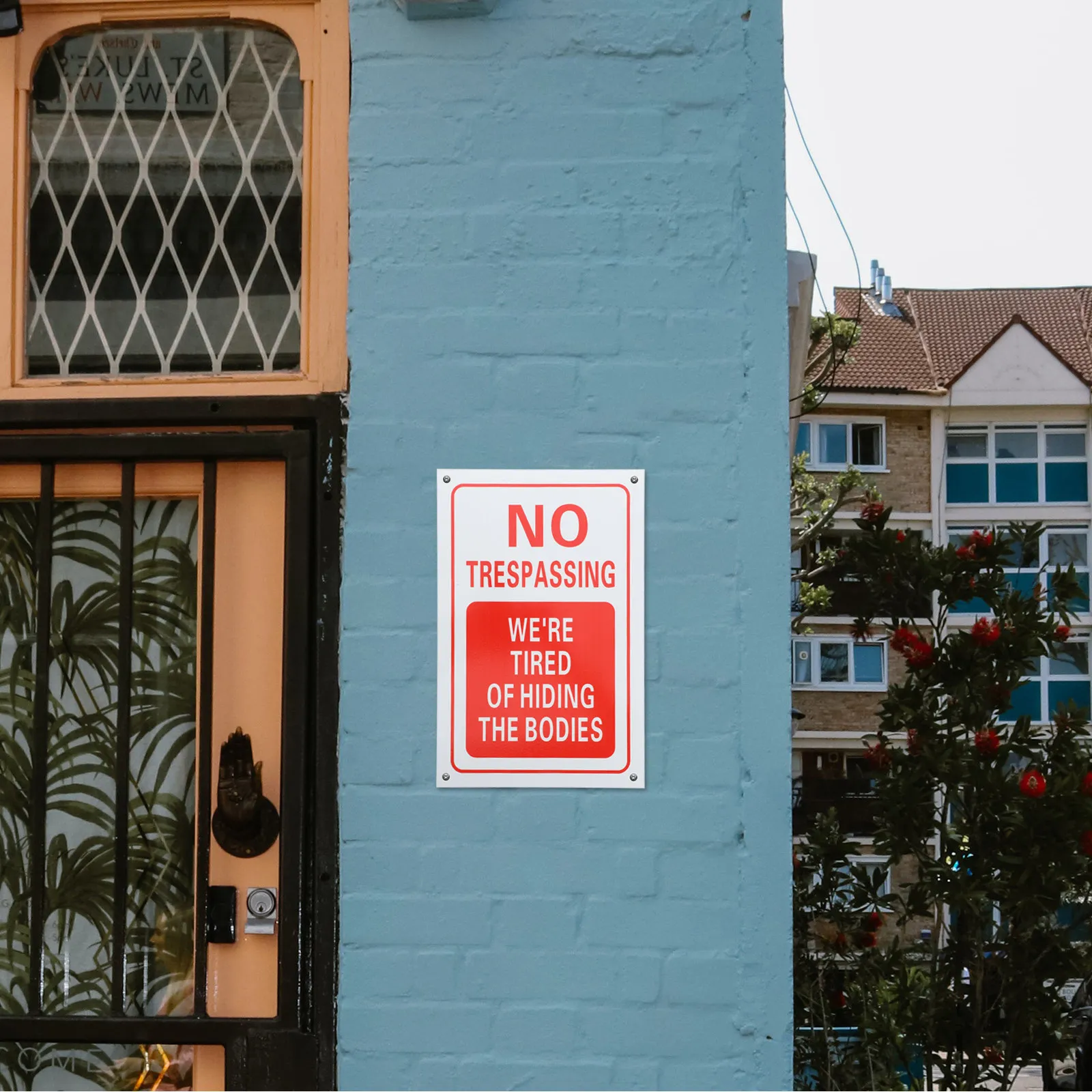 

Уличный предупредительный знак из металла: Запрещено въезжать на частную территорию. Доска-предупреждение для сада, двора, забора. Прочный, высокопрочный.