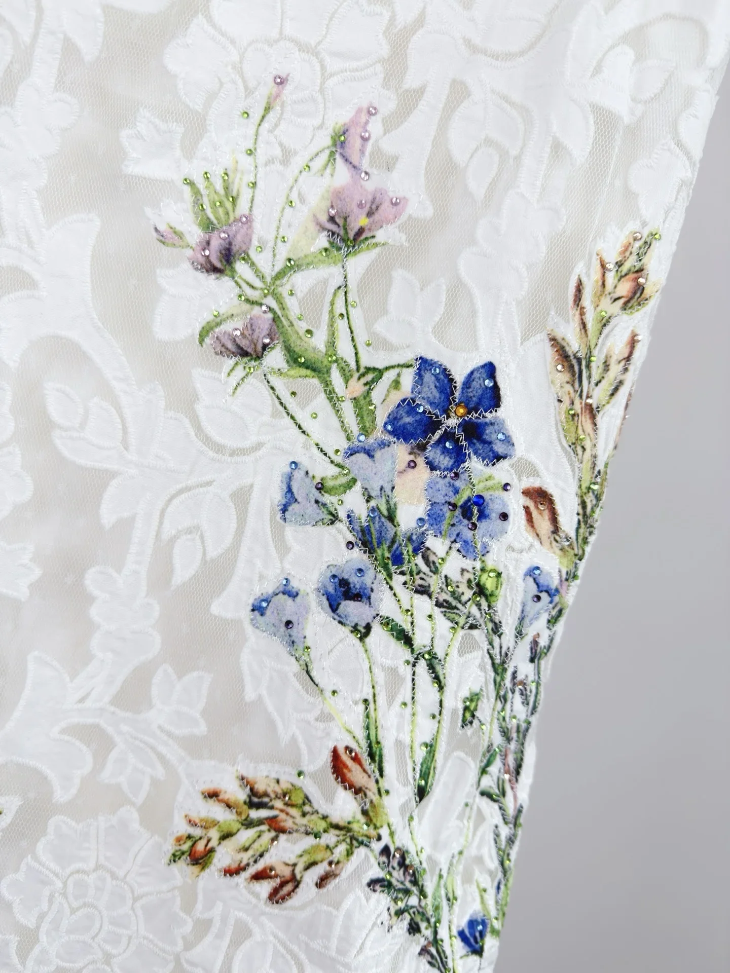 여성용 크리스탈 비즈 장식 코튼 블렌드 화이트 미니 슬링 드레스 꽃 자수 스트랩리스 하이웨이스트 우아한 슬림 드레스