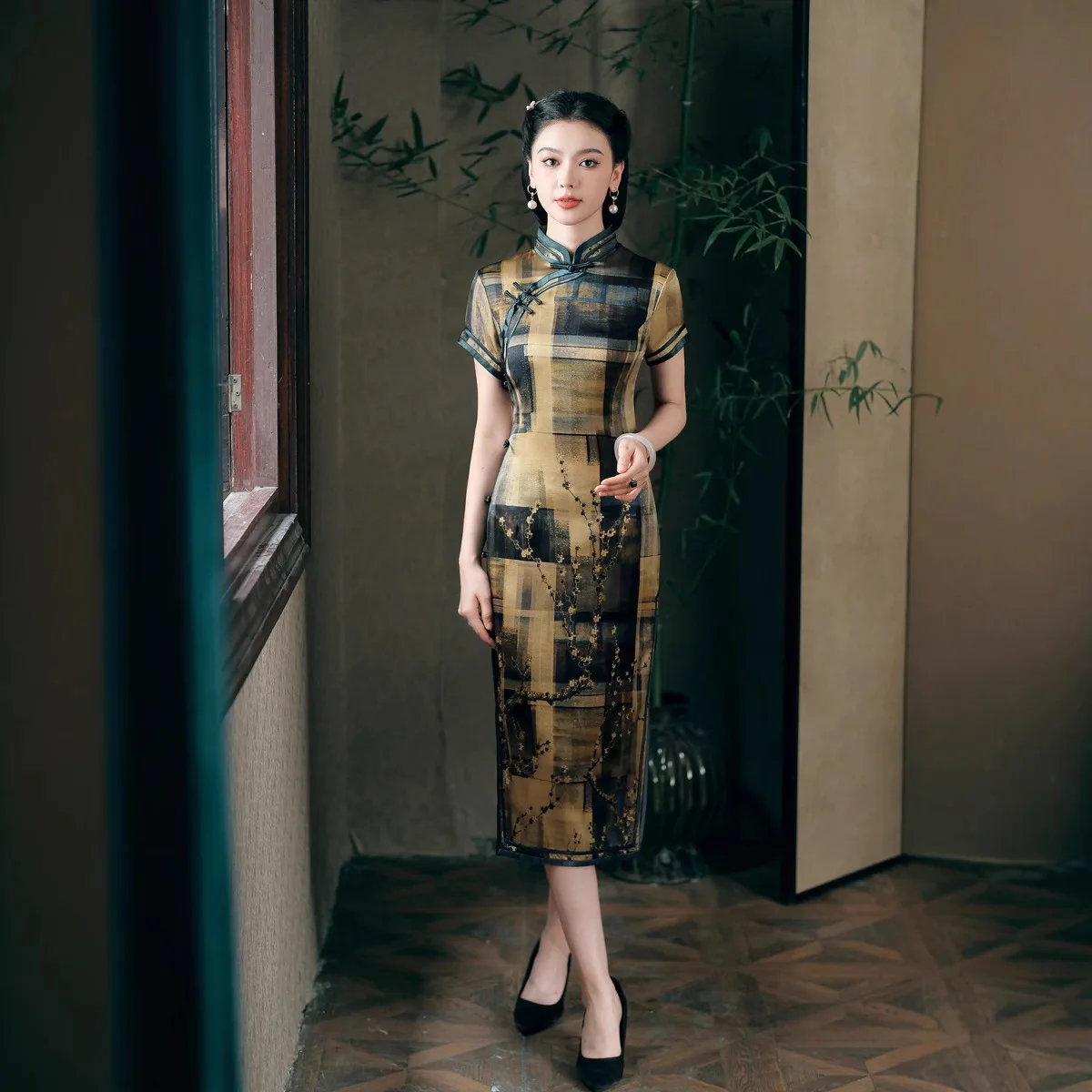 

High-End Retro Old Silk Chinese Floral Traditional Vintage Modern Cheongsam Qipao Daily Mother Wear Dress Women's Mid-Length