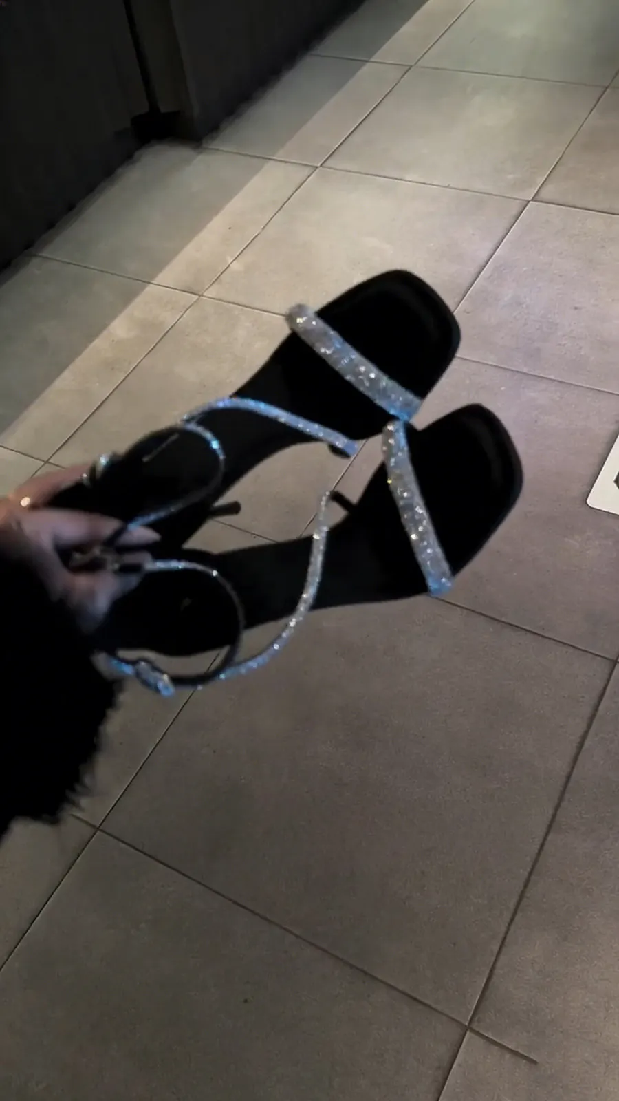 2026 Sommer Neue Mode Quadratische Spitze Strass Offene Zehen Einriemen-Stiletto High Heel Sandalen für Damen Große Größen 34-41 – Detail 5