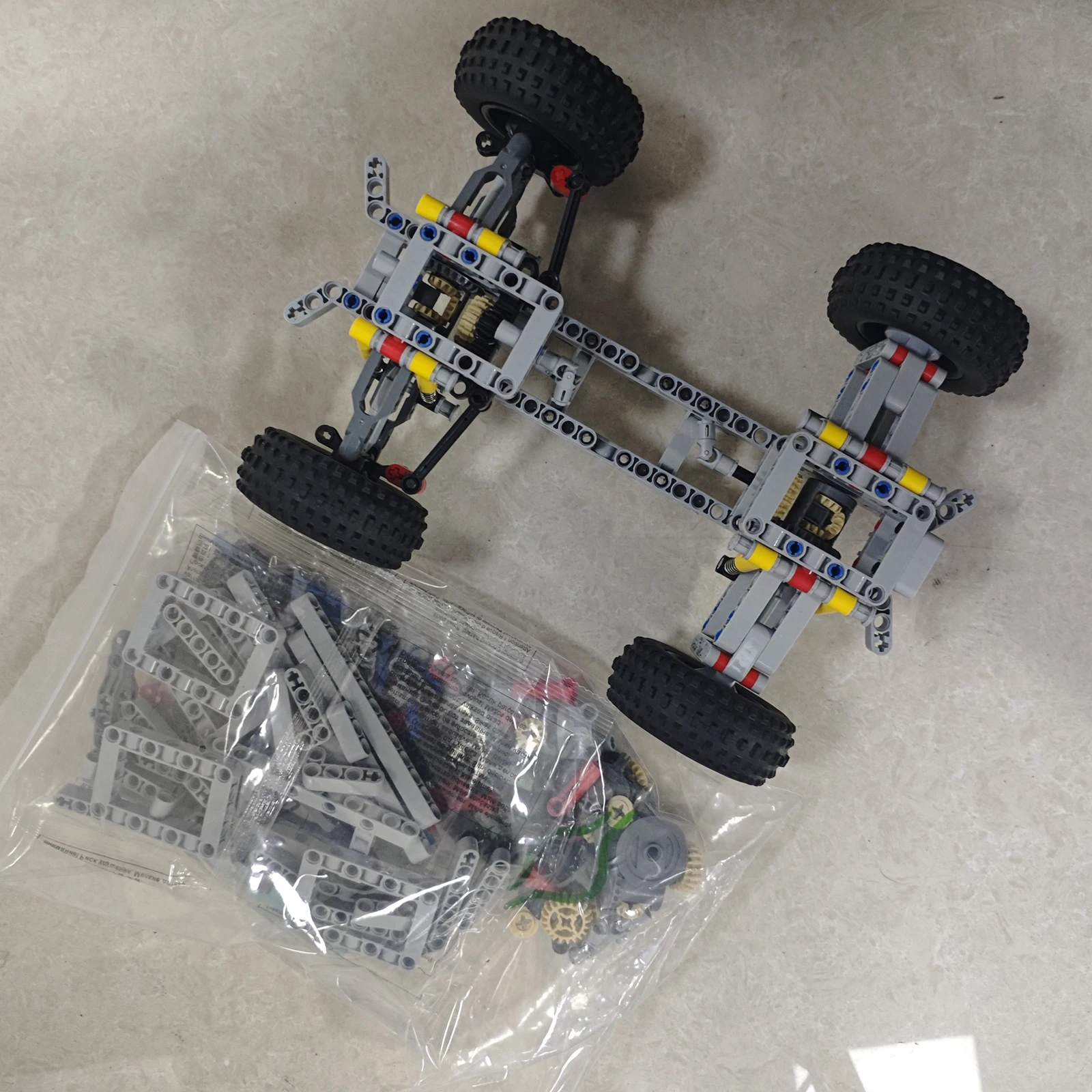 

Комплект для модификации шасси полноприводного (4WD) конструктора с независимой подвеской, дифференциалом и технологией рулевого управления на оси