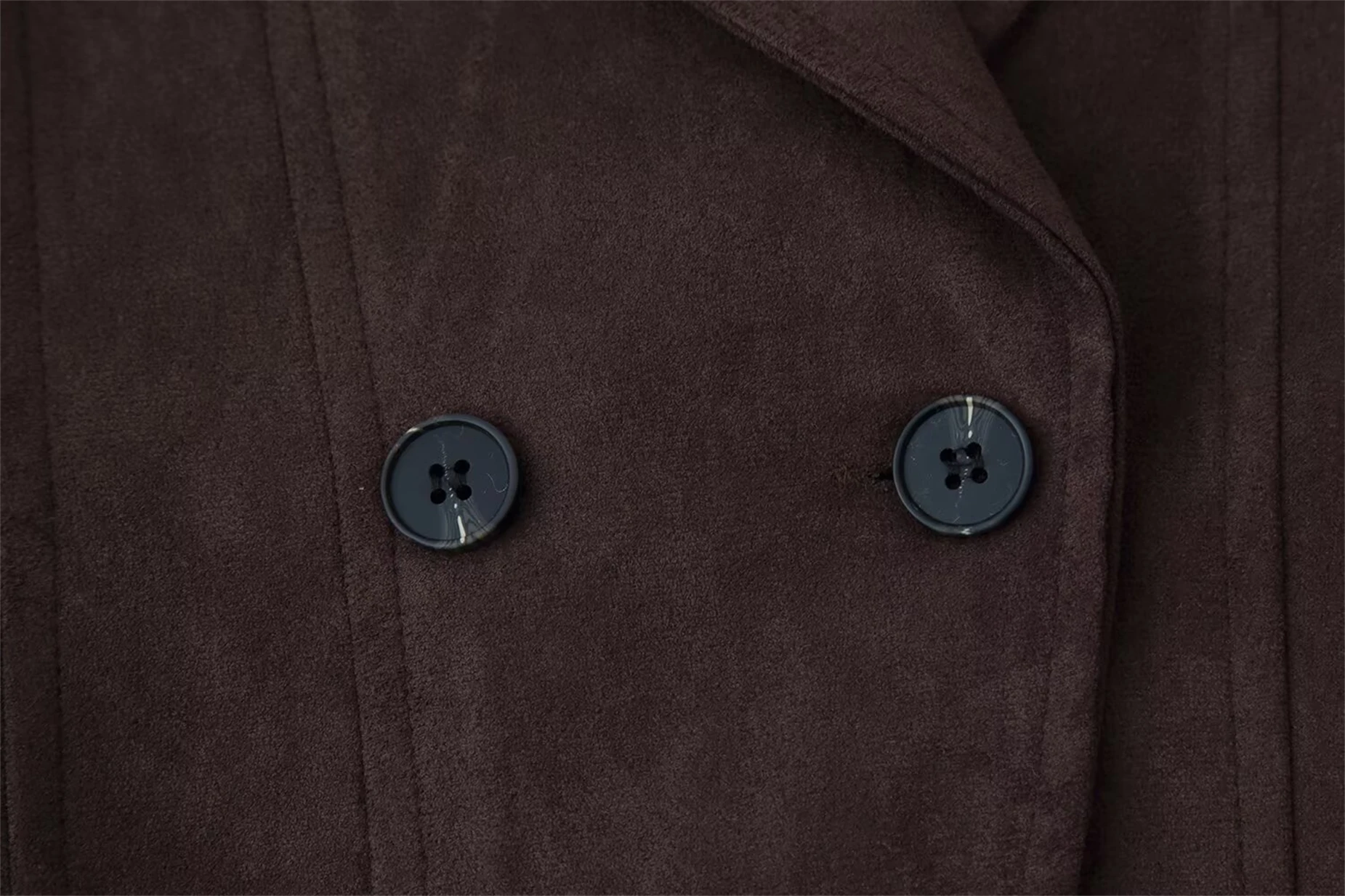 

Женская повседневная куртка Двубортный дизайн для острых, элегантных образцов Большие карманы добавляются практичность