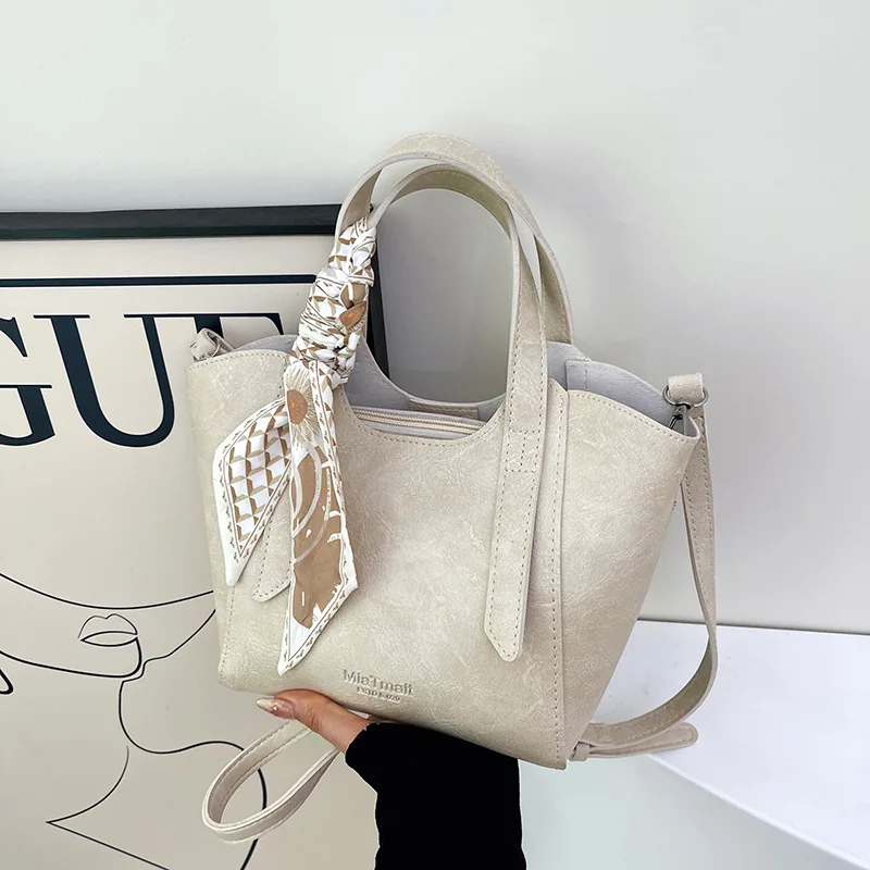 

Корейские сумки-мешки для женщин, новинка 2025 года, сумка через плечо из искусственной кожи, модная повседневная женская сумка, простой клатч