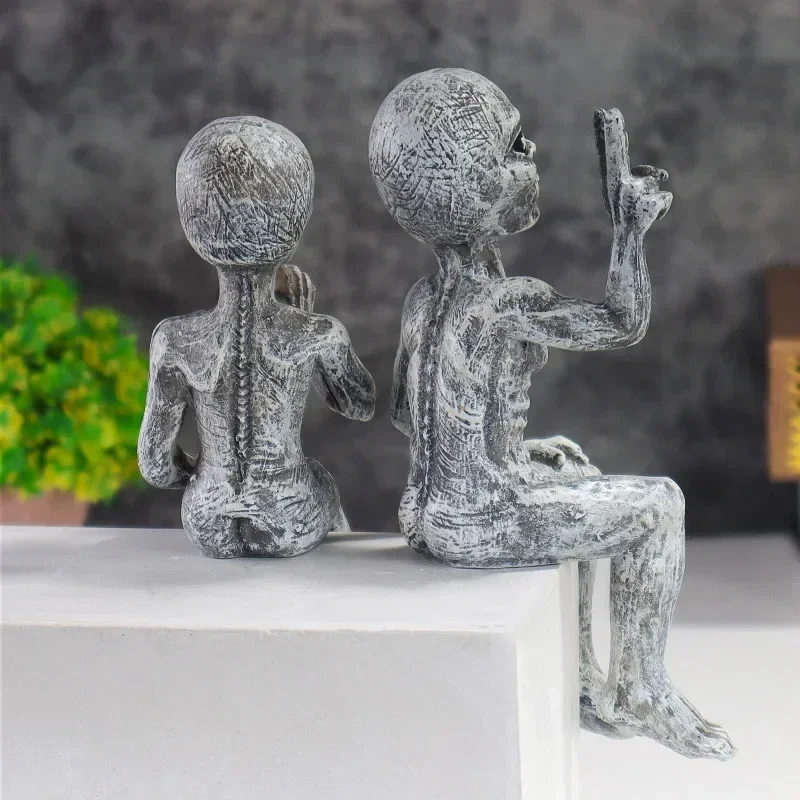 Vilead Resin Alien Set of 2 Figurines Creative Retro Martians Ornament Decoration Fairy Garden Accessories Collection Home Desk