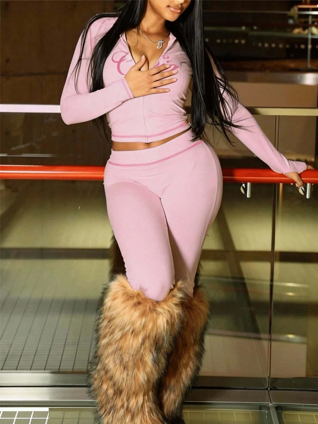 

Women's Pink Street Style 2-Piece Tracksuit Set With Zip-Up Top And High Waist Pants