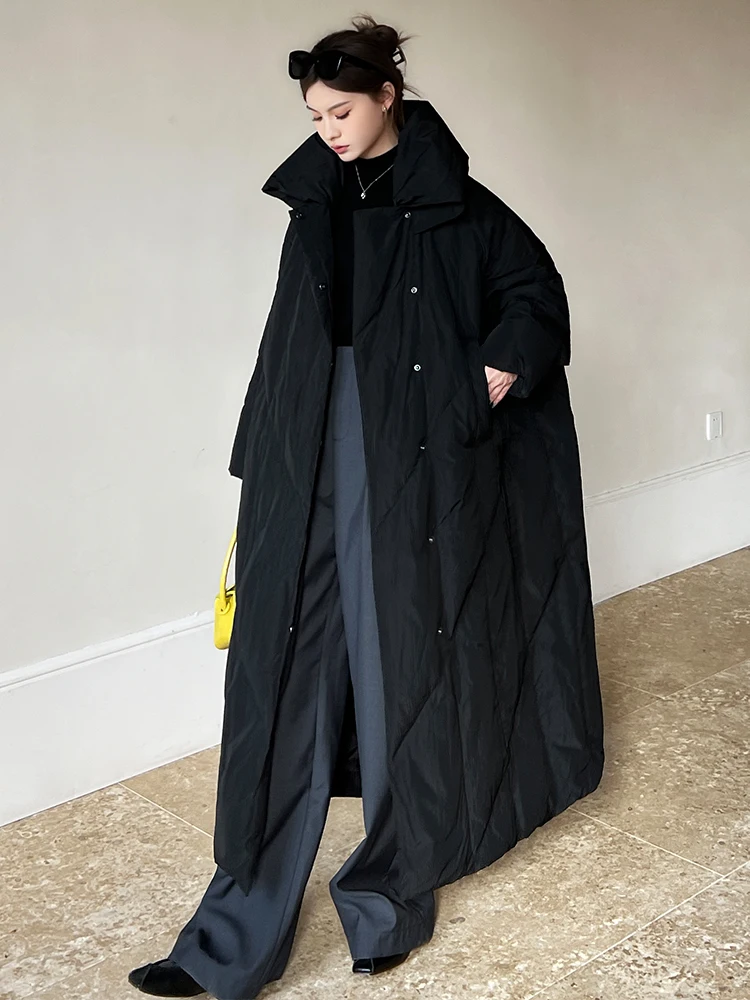 

2025 Новая зимняя куртка большого размера, женская корейская свободная пуховая куртка с хлопковой подкладкой, утепленные парки, длинное черное стеганое пальто