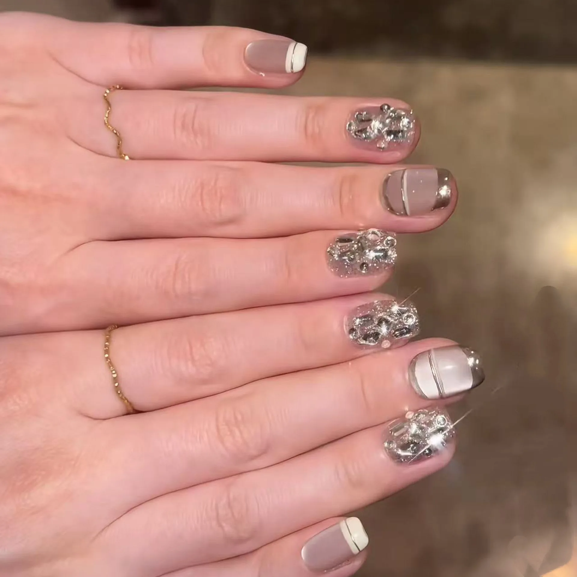 

10Pcs Handmade Short Y2K Press on Nails Shiny Cat Eye Rhinestone Metal Line Design Sweet Cool Fake Nails Wearable Spice Girls