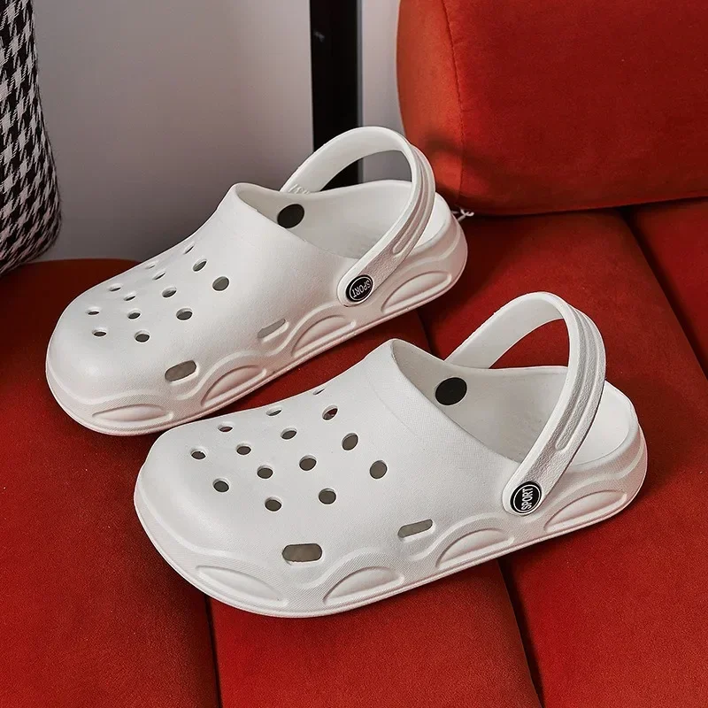 

New Couple models hole shoes female summer outside wear beach lightweight casual sandals Baotou waterproof sandals slippers men