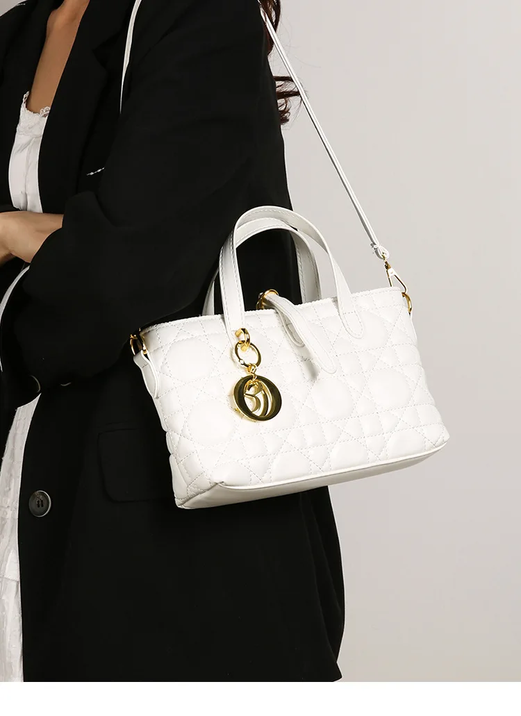 

‌2025 New Large Tote Bag - Crossbody/Shoulder Purse Spacious Daily Bag, Stylish Handheld Purse, Versatile Designer Bag