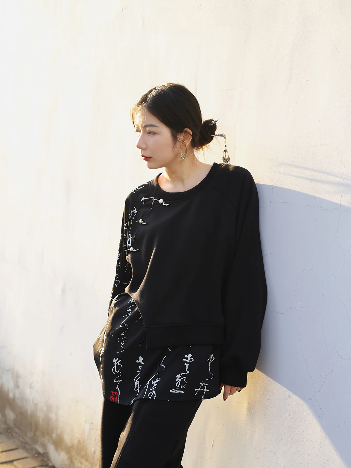 

Женская толстовка свободного кроя из смесового хлопка и полиэстера с длинными рукавами, круглым вырезом, принтом в стиле пэчворк и дизайном с традиционными китайскими стихами, повседневная.