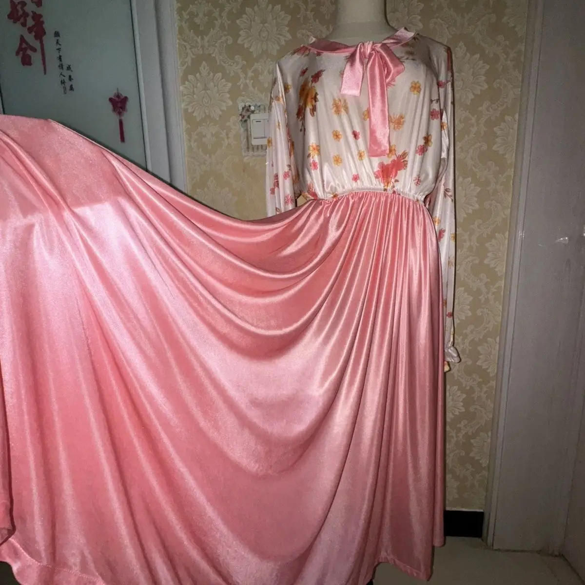 

Man's Glossy Ice Silk Floral Silky Touch Pink Long Dress Women Large Swing Elastic Waist Tie Ruffles Maxi Dress Elegant Dresses