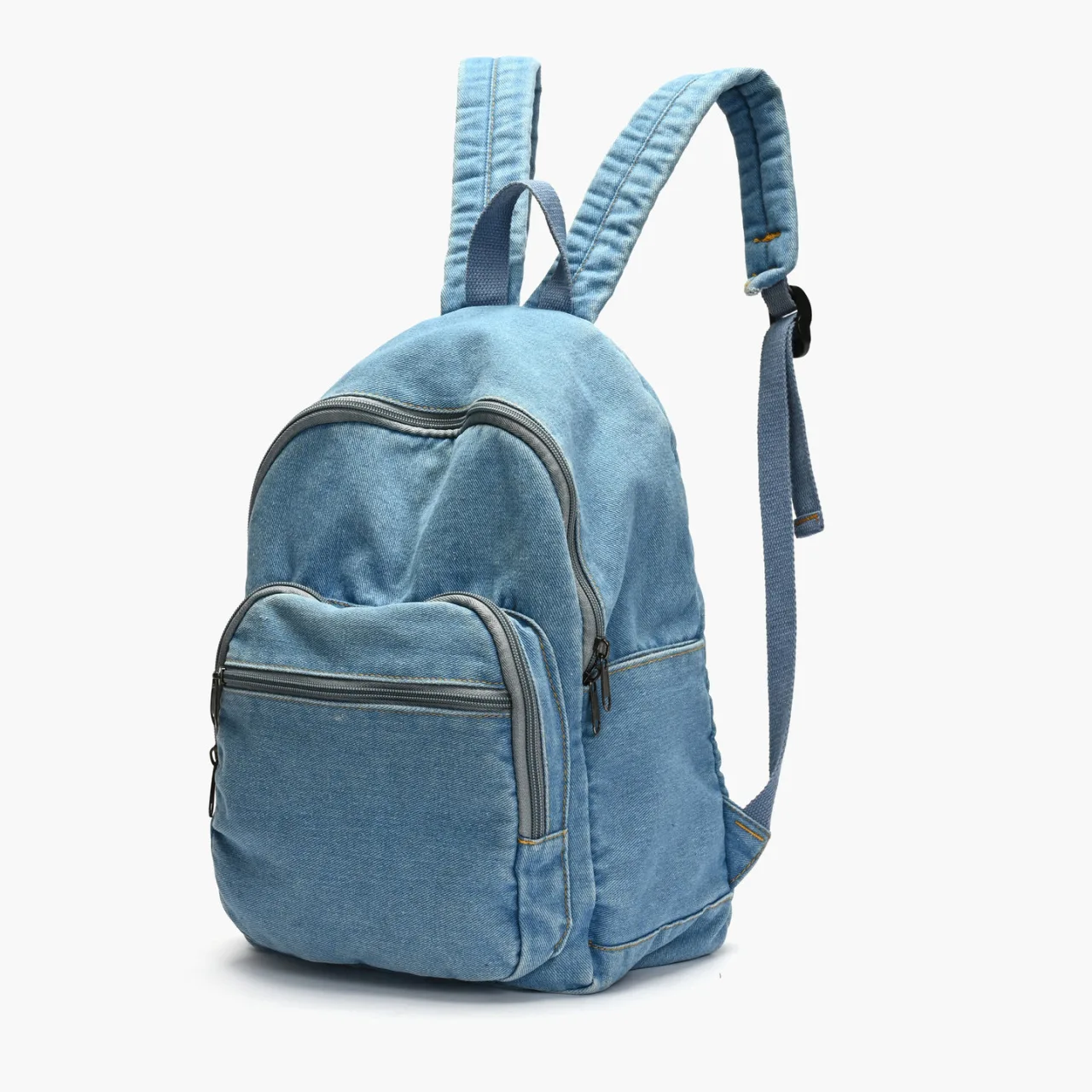 Mochila pequeña de mezclilla para mujer, ideal para el uso diario, viajes cortos por la ciudad, compras informales y como mochila ligera para actividades al aire libre.