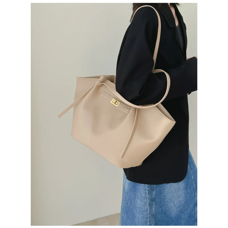 2026 New Bat-Shaped Women Handbag Lightweight Large Capacity European American Trendy Single Shoulder Crossbody Shoulder Purse view 5