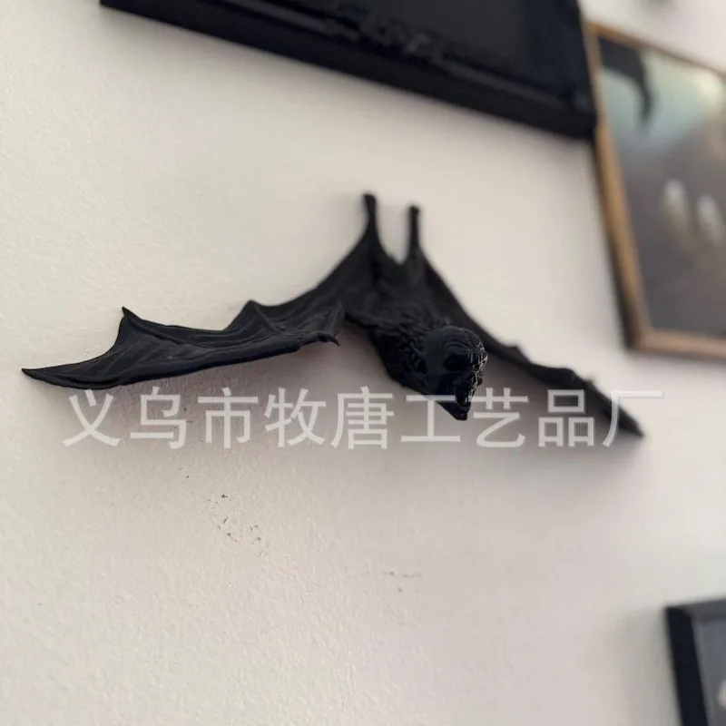 Wall-mounted screaming bat sculpture scary dark witch halloween decoration