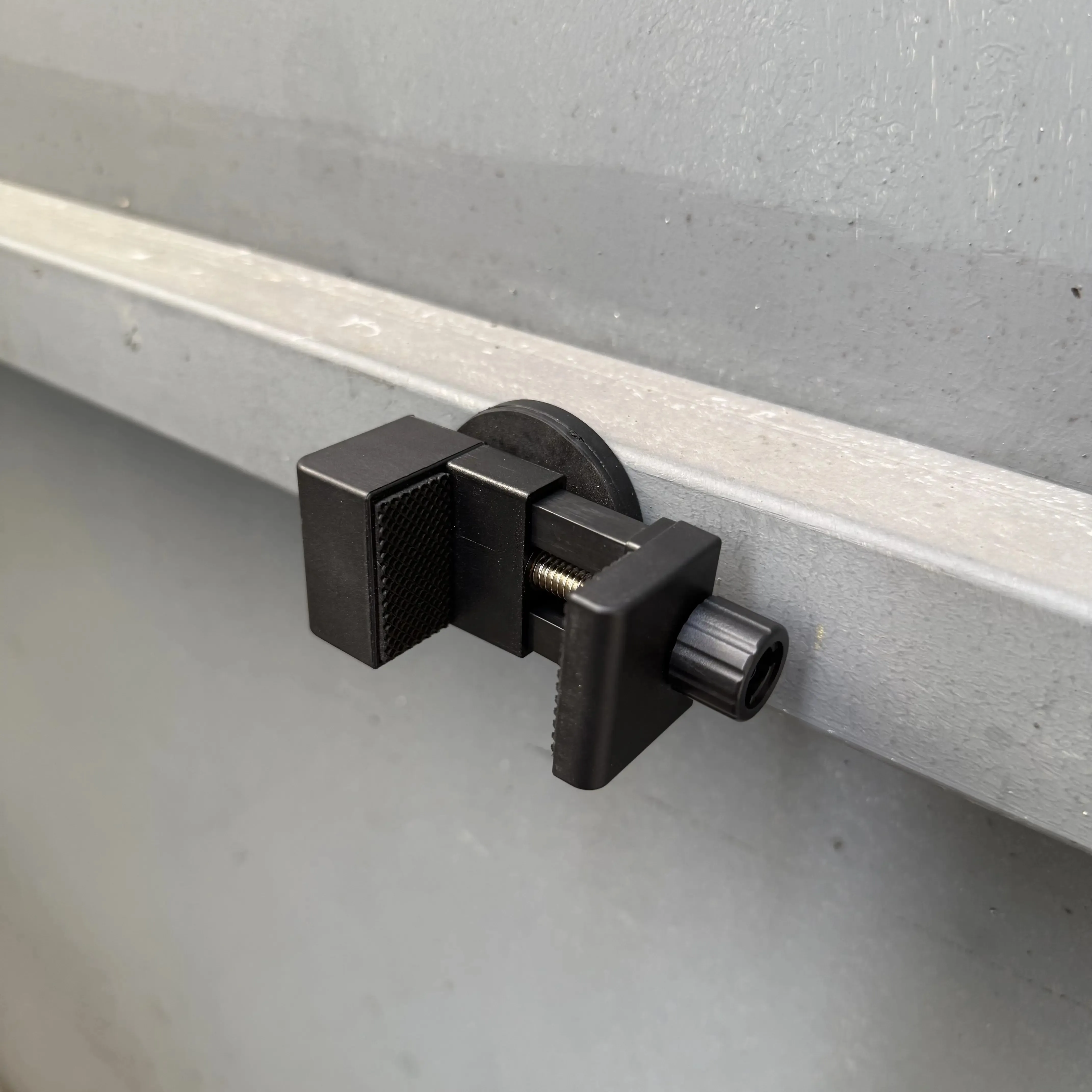 Outdoor Magnet Bracket Screw Tension Clamp Small Camera Bracket Power Bank Bracket view 5