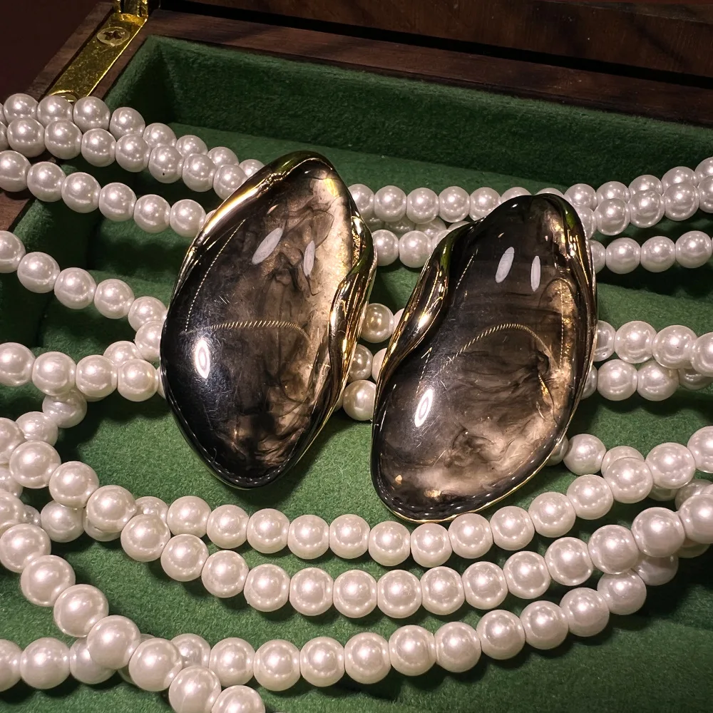 

French premium gray sweet and cool style stud earrings, niche design sense ins cross-border hot-selling versatile temperament S9