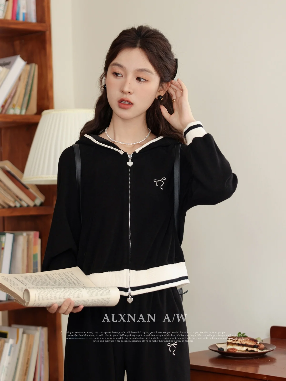 

Оригинальный спортивный комплект South Deer Ballet Practice Studio для женщин, новинка 2026 года, весенне-осенний, модный, из двух предметов: брюки и топ.