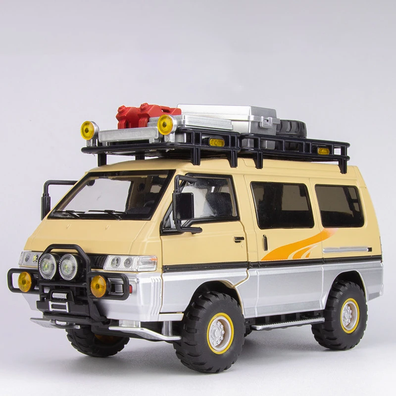 1:24 Mitsubishi Delica Off Road VAN RV Alloy Model Car Toy Diecasts Metal Casting Sound and Light Car Toys For Children Vehicle