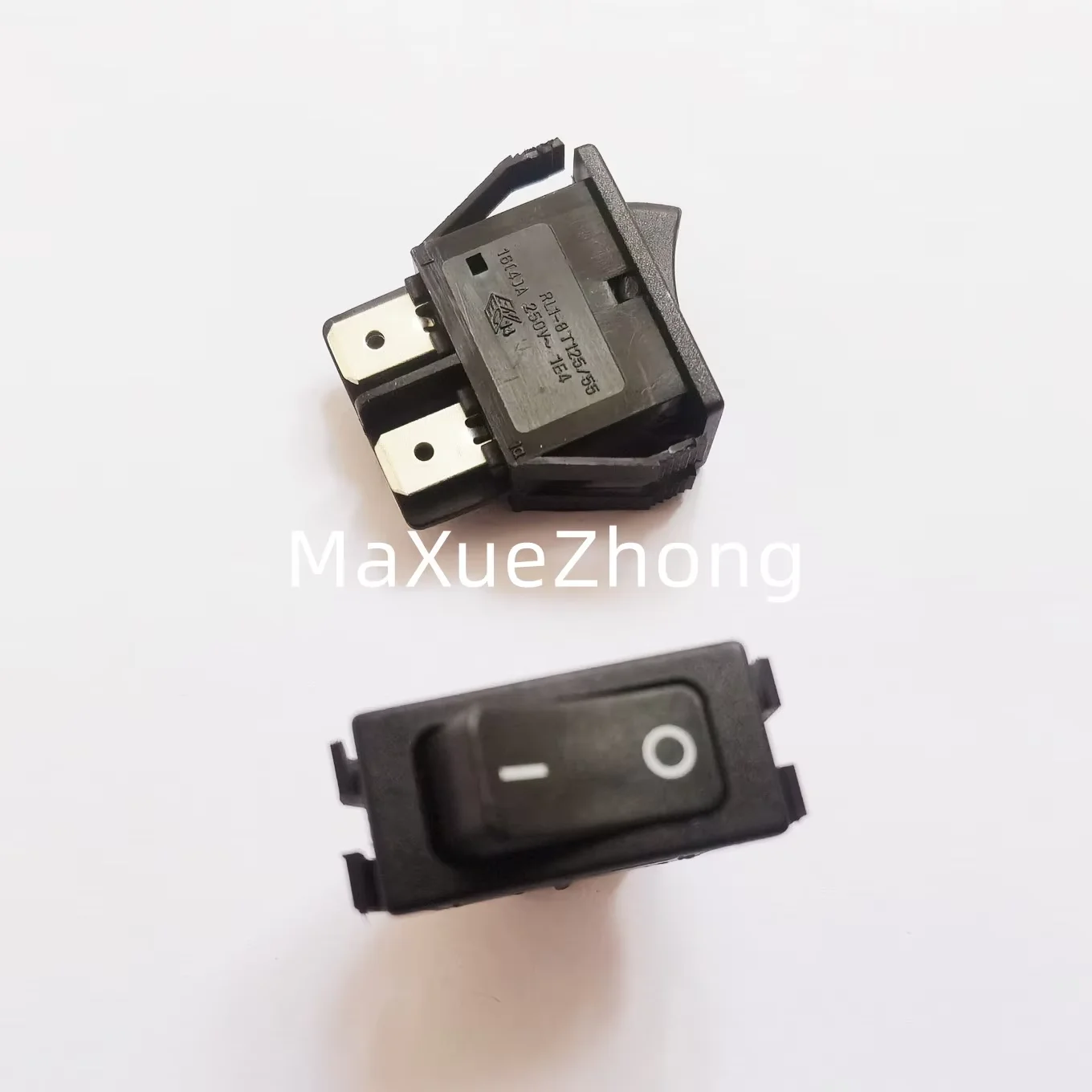 

Оригинальный новый 100% кулисный переключатель RL1-8 16А, сильноточный, двухполюсный, однопозиционный, 4-контактный, 2 передачи