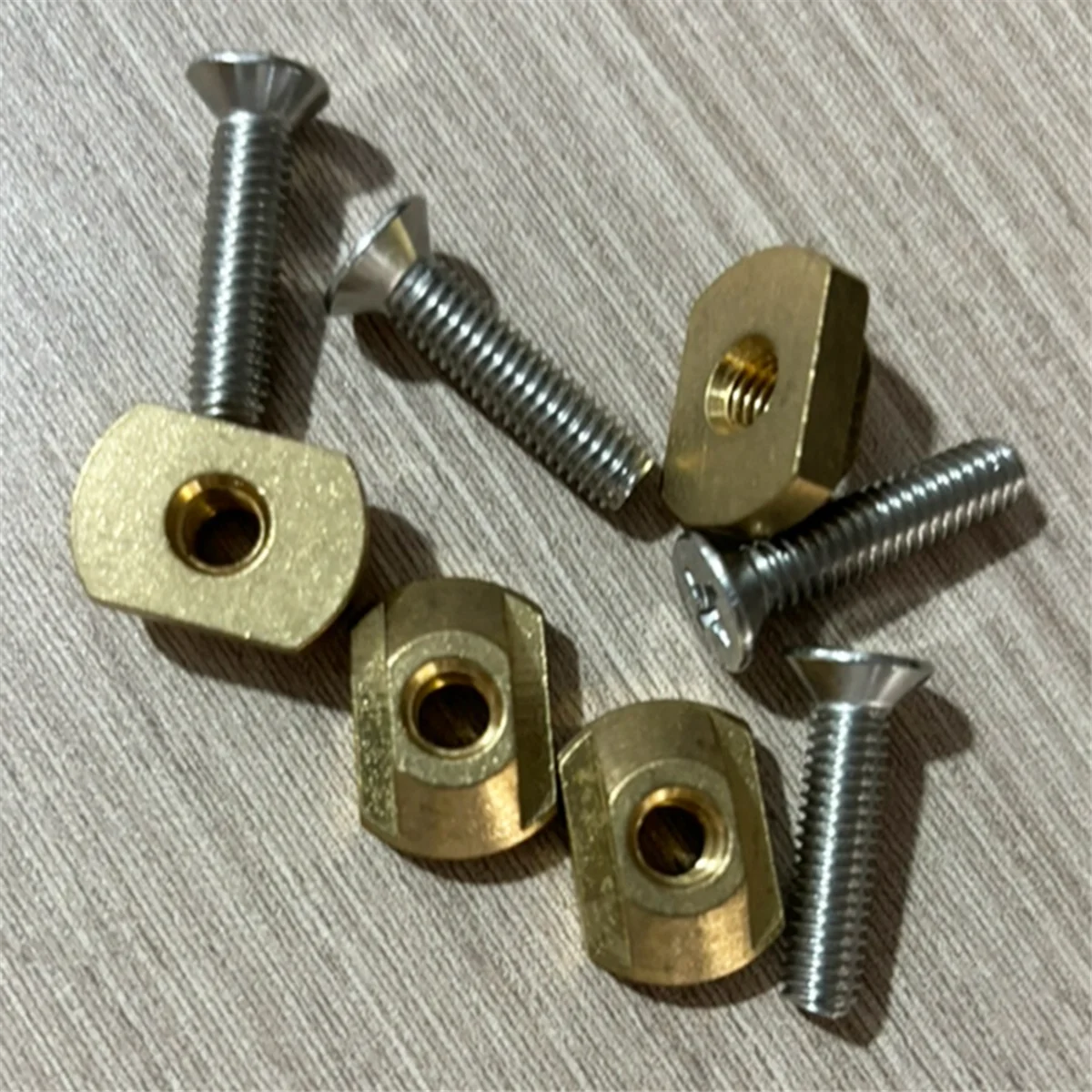 

4 шт. M8 монтажные латунные Т-образные гайки для серфинга, все гусеницы на подводных крыльях, аксессуары для серфинга на открытом воздухе, насыщенные золотом