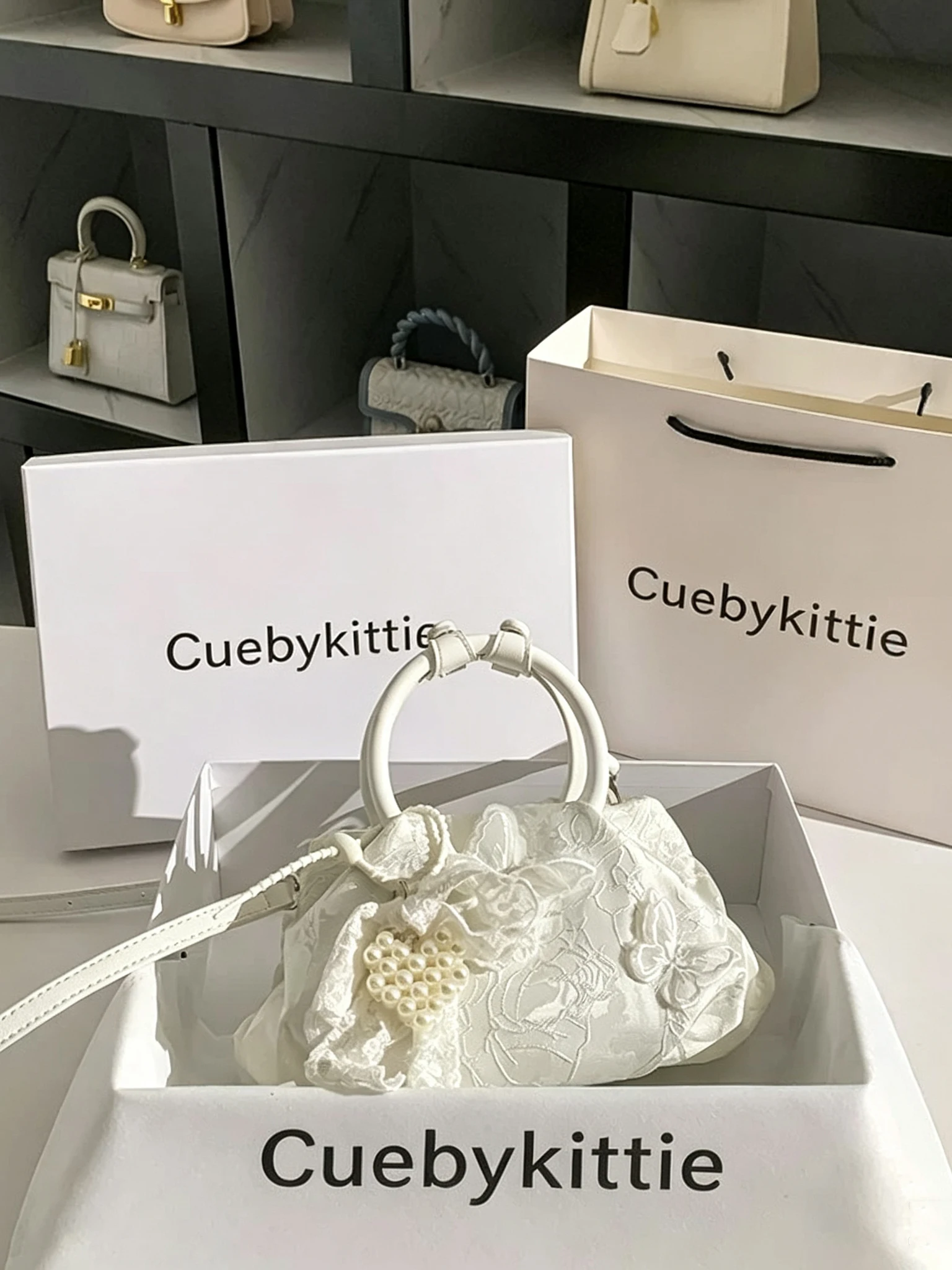 bolso-de-mano-cueby-kittie-con-bordado-de-nubes-bolso-bandolera-para-mujer-elegante-y-versatil-nuevo-modelo-2026