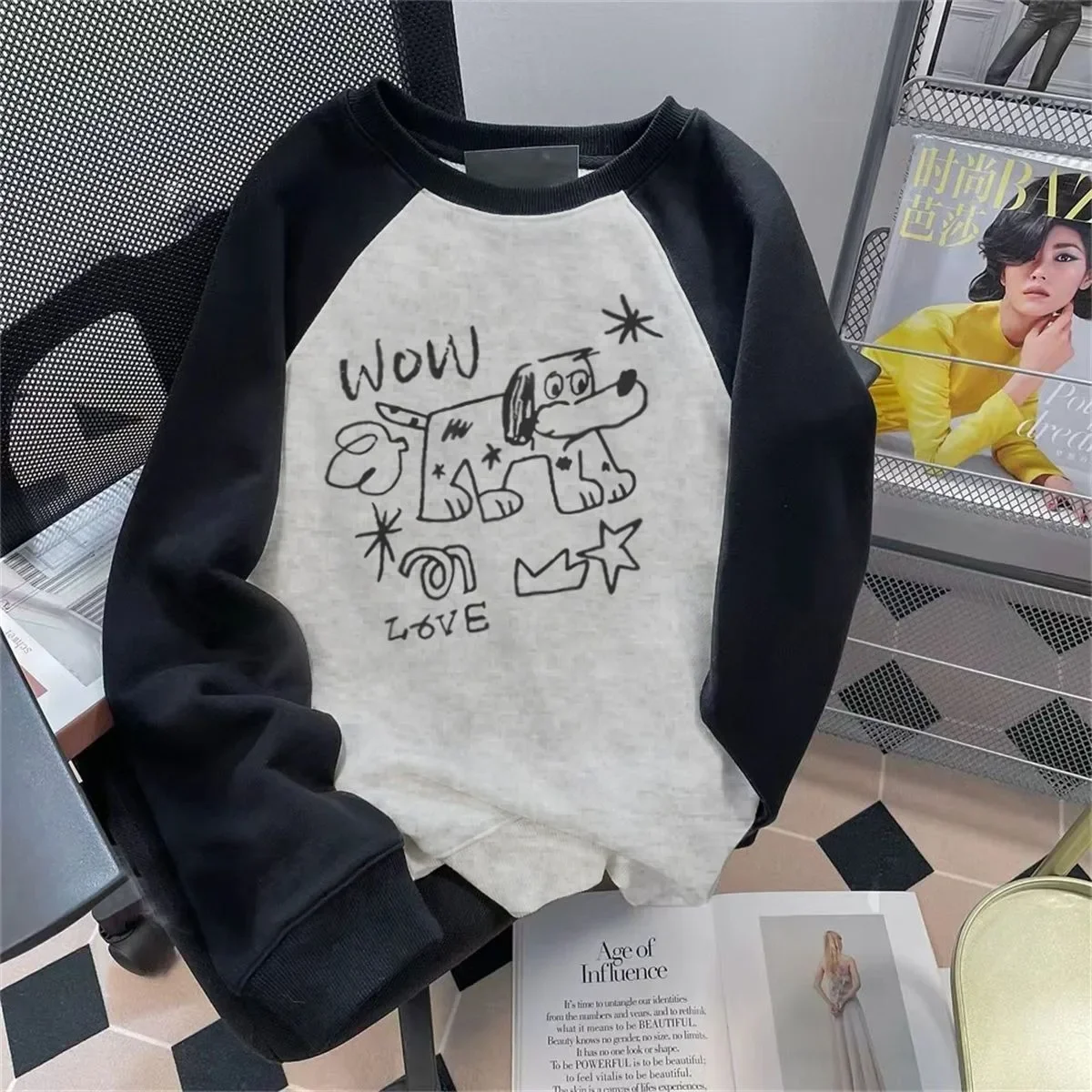 Korean Cartoon Graffiti Dog Pure Cotton Round Neck Sweater for Men and Women INS Autumn Top New Contrast Raglan Couple Clothing