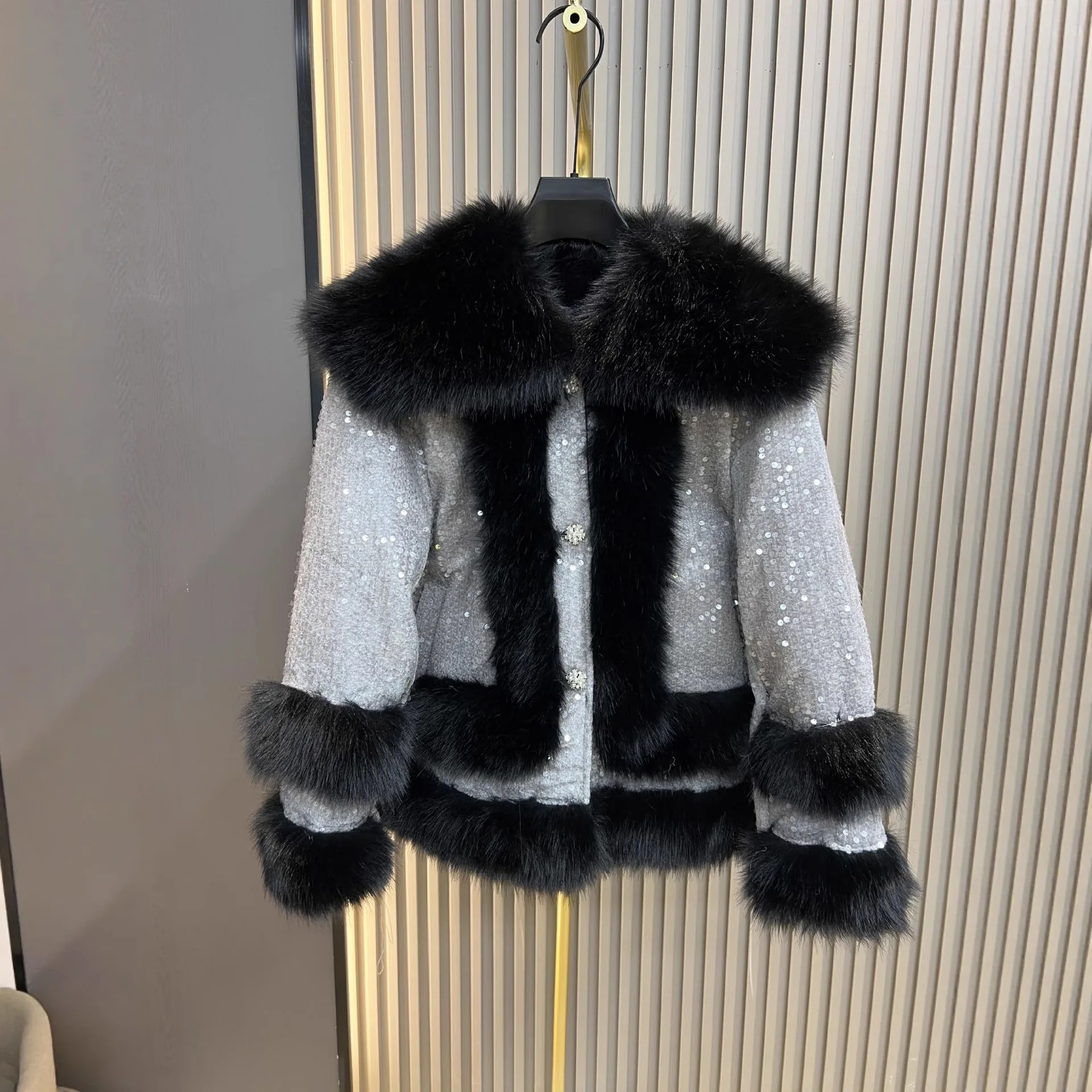 الصناعة الثقيلة الترتر المرقعة سميكة مريحة معطف فروي للنساء 2025 شتاء جديد لينة فو الثعلب الفراء سترة قطن