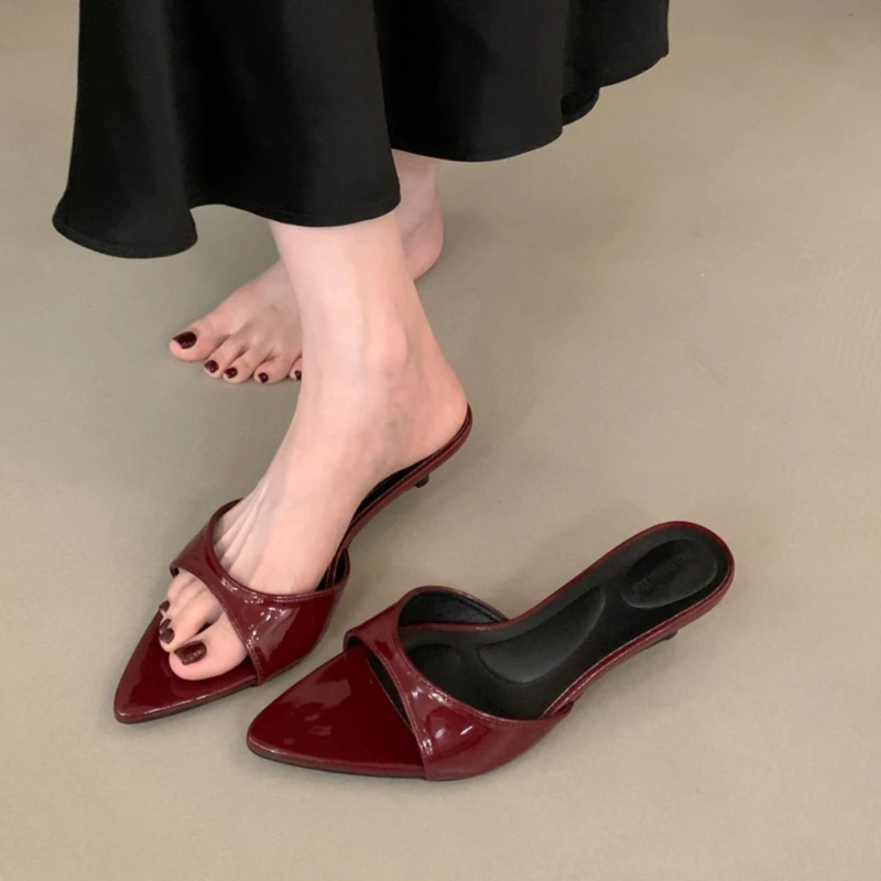 2026 Neue Damen-Sandalen mit Leopardenmuster, sexy, spitz zulaufend, bequeme mittelhohe Absätze, Party-Sandalen, elegante Slip-Ons mit offener Zehenpartie