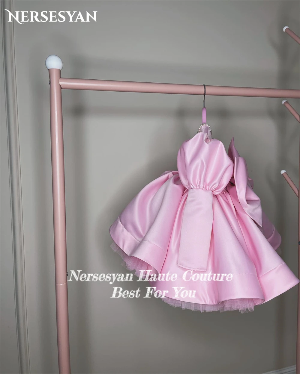 Nersesyan Pink Pearls Baby Birthday Party Gowns a-line maniche a sbuffo all'interno di Tulle Flower Girl abiti per regalo di nozze Solid 2024