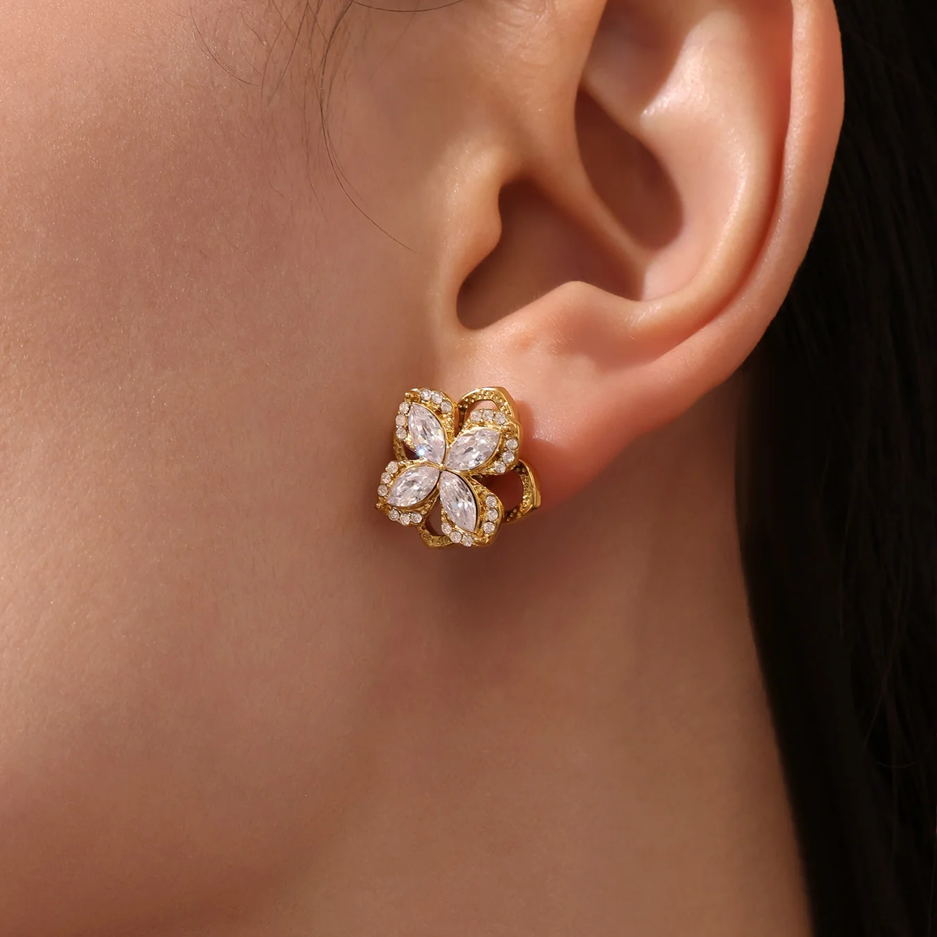 Nivora 빈티지 회전식 지르콘 꽃 스테인레스 스틸 체인 목걸이 귀걸이 반지 여성을위한 매력 웨딩 연회 쥬얼리