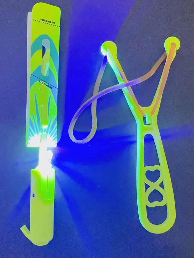 

Rocket Flying with LED Lights 10Pcs LED Arrow Helicopters + 10Pcs Launchers Flying Luminous