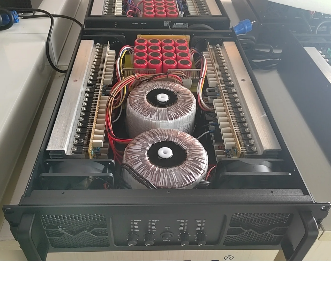 

ER4.1 8000watts 4-Channel PowerAmplifier Dual Transformer Double-layer Line Array Speaker 88 American Transistors (NJW0281/0302)