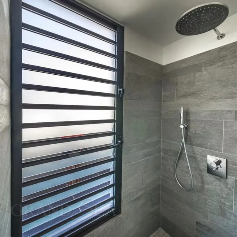 

【Best-selling】Wholesale Aluminum Alloy Glass Shutters -theft Blinds With Mesh Customize Glazing Laminated
