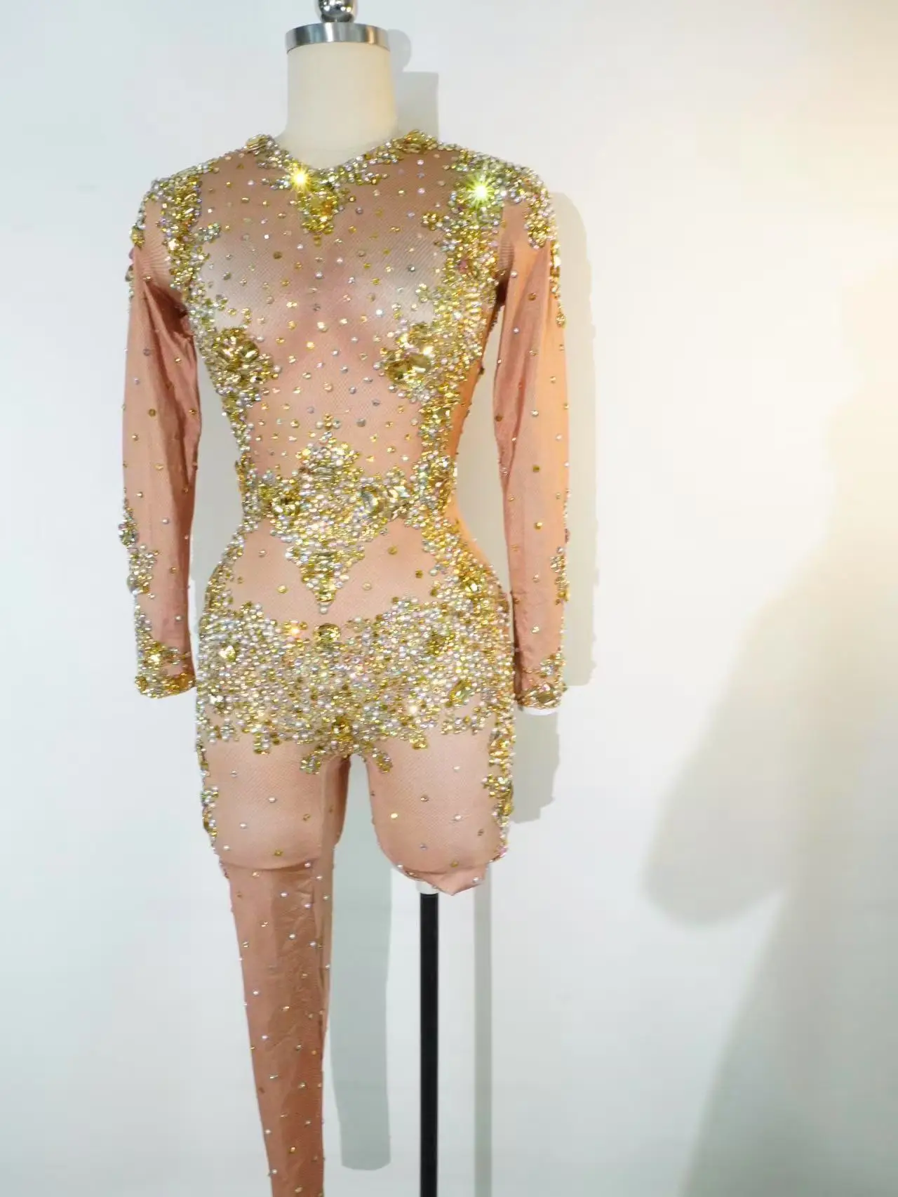 

A Luxurious Jumpsuit With Golden Crystals And Shiny Rhinestones For Nightclubs Birthday Parties Bars Dancersandstageperformances